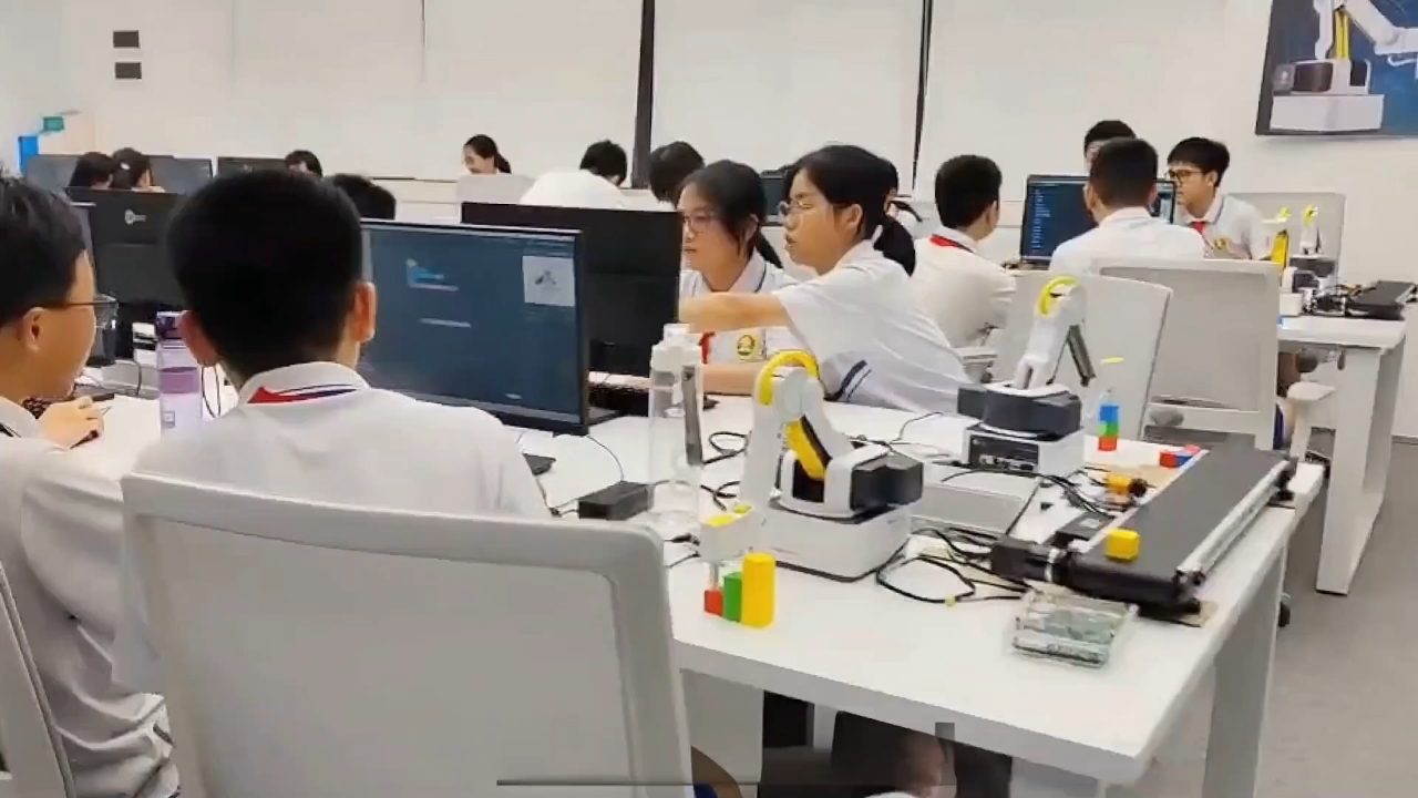 广东广雅中学花都校区 智能仿生实验中心实景